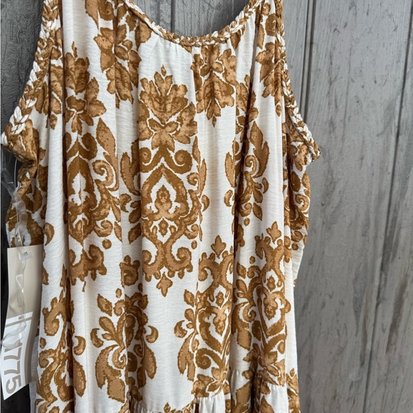 Elegant Gold and White Women's Dress - Picture 3 of 3